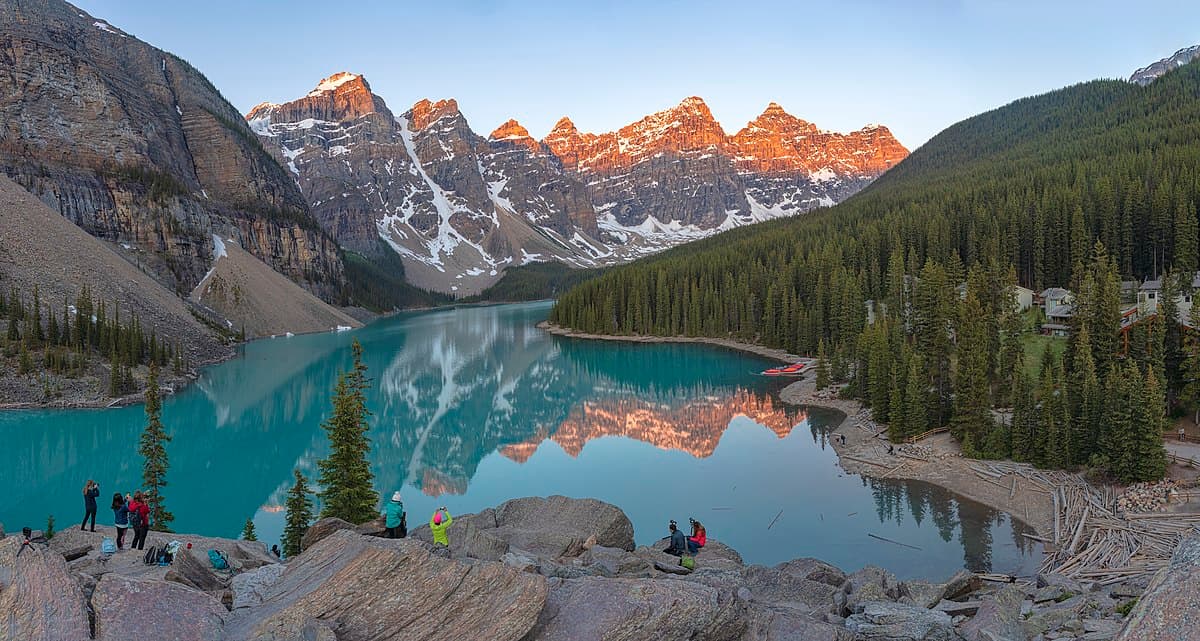  Moraine Lake