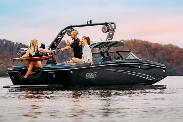 Wakeboard Boat